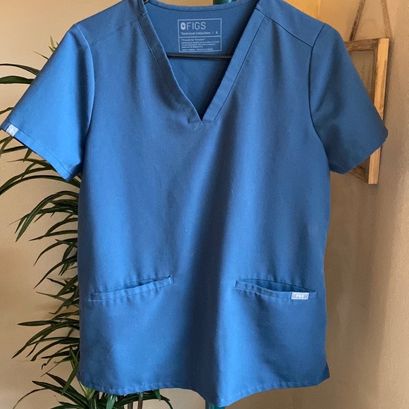 FIGS Dark Harbor Casma Scrub Top - Picture 1 of 5